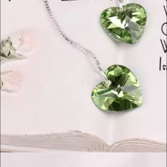 NEW!๐๐PERIDOT๐GREEN๐HEART๐DROP๐THREADERS๐๐ - Picture 2 of 7